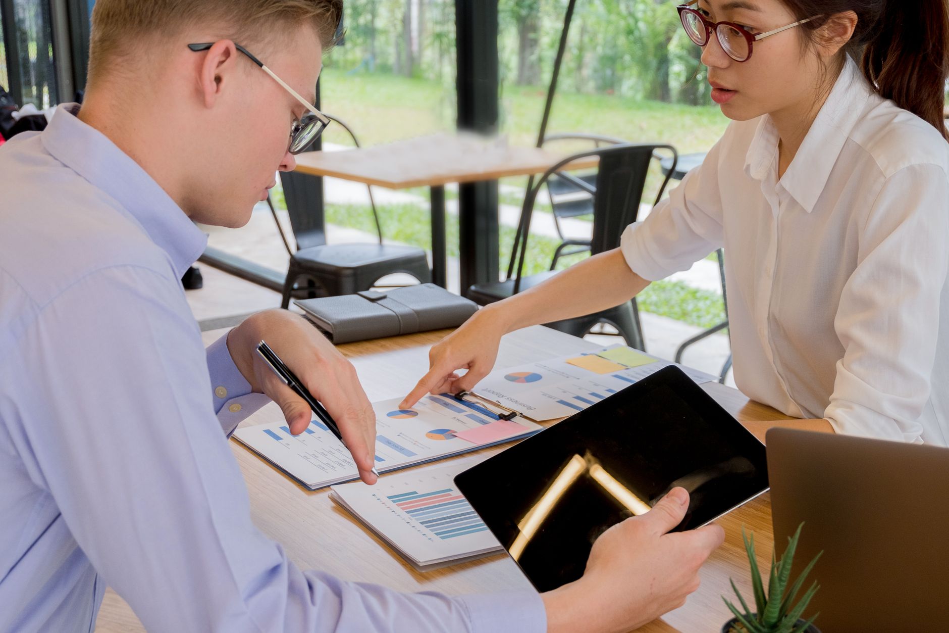 Data validation manager rôle, missions — réunion équipe analyse de données