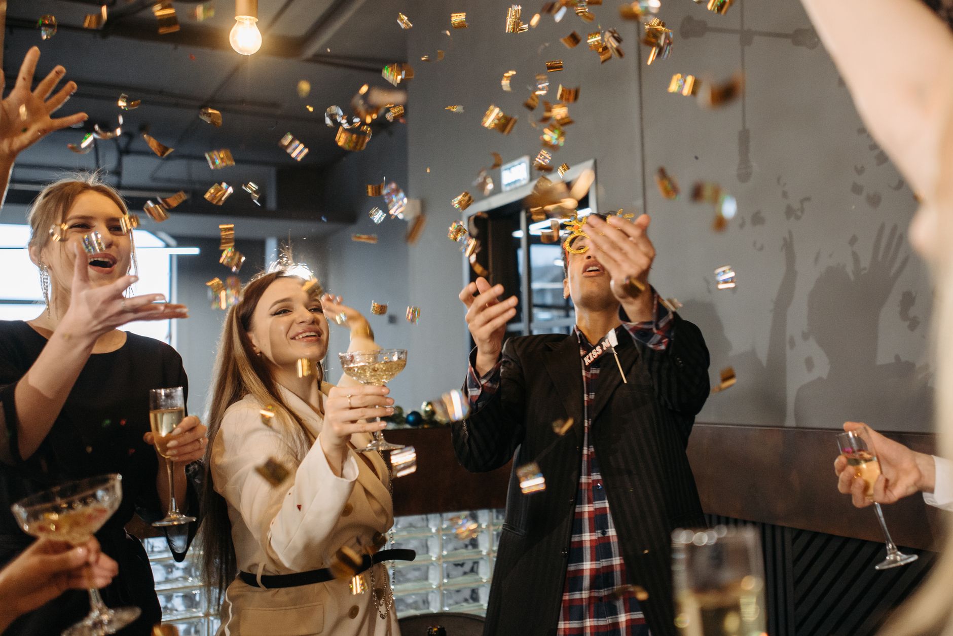 Comment personnaliser un message de départ pour marquer les esprits — fête d'au revoir collègues célébration